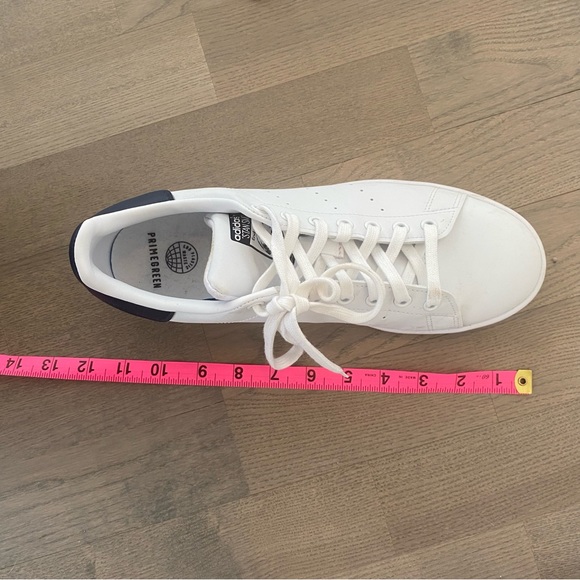 Adidas Stan Smiths, white with navy blue accents, excellent condition, size 9.5 - Picture 7 of 9